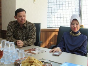 Drs Supriadi,MSi (kiri) dan Ir Aisyah Gamawati,MM (kanan) (Foto:sembada/rori)