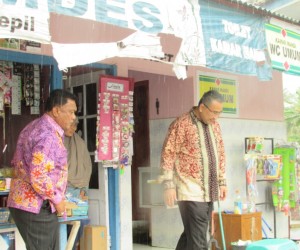 Menteri Desa didampingi Kabag Protokol Darman Nasution, SE,MM (Foto:sembada/rori)