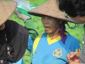 Nurmujayana bertutur sangat senang menanam kedelai terutama jika harga berpihak kepada petani (Foto:sembada/rori)