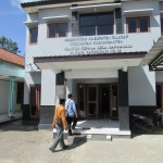 Kantor Kepala Desa Sarwadadi, Kecamatan Kawunganten di siang hari (Foto:sembada/henry)