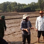 Kepala Desa Pasir Tanjung Mar Mariyah (tengah) mengajak para petani sungguh-sungguh belajar bertani dengan pola TABELA (Foto:sembada/rori)