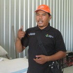 Ketua Gapoktan Ngudi Makmur Sriyanto menjelaskan bahwa kehadiran vertical dryer di SP3T yang dikelolanya telah menolong para petani meningkatkan pendapatannya karena tidak diserahkan lagi kepada tengkulak (Foto:sembada/rori)