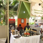 Koptan Margamulya menjual beragam produk kopi organik (Foto:sembada/henry)