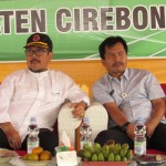 Bupati Kabupaten Cirebon Drs Imron,MAg (kiri) (kiri) bersama Koordinator Upsus Padi Jagung Kedelai Kementerian Pertanian Wilayah Kab.Cirebon Dr Ir Maman Suherman (Foto:sembada/rori)