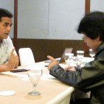 Wartawan Media Pertanian online www.sembadapangan.com Henry Supardi (kanan) bincang dengan Efrizal, SP tentang kendela pengoperasian SP3T di Kec.Batang Asam (Foto:sembada/rori)