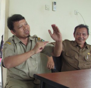Kepala LPHP Wilayah I Serang, Provinsi Banten Iwan Purnama,SP dan Fungsional POPT-LPHP Wilayah I Serang Tb Fahmi Adam,SP (Foto:sembada/rori)