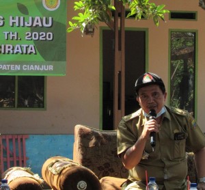 Camat Karang Tengah Jeli Mulyawan berkata meminta petani memanfaatkan semua bantuan pemerintah secara maksimal (Foto:sembada/rori)