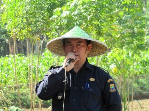 Kepala Desa Muara Cikadu Supriatna,SE berkata agar bantuan pemerintah dikawal dan petani didampingi penyuluh, sehingga tidak sia-sia (Foto:sembada/rori)
