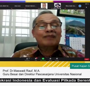 Direktur Sekolah Pascasarjana UNAS Prof Dr Maswadi Rauf, MA saat memaparkan materi Kajian Pilkada dengan menegaskan masa depan demokrasi di Indonesia tetap cerah (Foto:semabada/unas-apri)