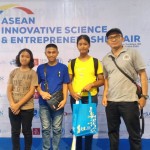 Tiga siswa SMPN 1 Sigumber bersama Roy Siagian yang memenangkan kompetisi tingka ASEAN (Foto:sembada/dok)