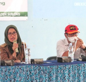 Kadistan Kab.Subang Ir Nenden dan Ugi Sugiharto, SIP,MM (kanan)  menyebutkan akan memperluas areal tanam untuk mempertahankan produksi gabah (Foto:sembada/rori)