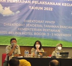 Moderator Ir Maret Simanullang (kiri)-Tiur Mauli,SP,MM (tengah) dan Indah Sulistyo Rini (kanan). Foto:sembada/rori)