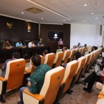 Paparan mengenai Pembangunan Taman Etalase Kebun Sawit Indonesia pada lahan 50 Ha oleh Rektor USU Dr Muryanto Amin dihadiri para pengusaha nasional dan para ahli energi terbarukan (Foto:sembada/humas-usu)