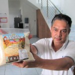 Nanda Abraham berkata bahwa beras sorgum produksinya dengan kemasan 1 kilogram (kg) yang sudah diminta berbagai pihak dan sudah punya izin  Produk Segar Asli Tanaman (PSAT) (Foto:sembada/rori)