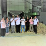Tim dari Dinas Pertanian dan Tanaman Pangan Prov.Jatim dipimpin JOni Hermawan,SP (no 4 kiri) bersama petani dan penyuluh (Foto:sembada/henry)