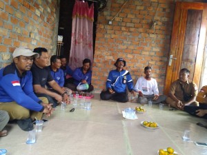 Para petani sekaligus pengurus kelompok tani menghadiri pertemuan di rumah kepala dusun di Desa Sri Mulyo, Kec.Air Saleh (Foto:sembada/rori)