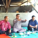 Seusai pertemuan sosialisasi dibuka oleh Kadinastan Pandeglang Dr Nasir,SP,MP (kiri) Direktur PPHTP Batara Siagian,SPMAB (tengah) cerita agar potensi beras Cimanuk ditata untuk memasuki standar mutu pasar premium (Foto:sembada/rori)