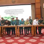 Para kepala Dinas Provinsi di Pulau Jawa menandatangani perjanjian kerjasama mendukung sistem pompanisasi sawah kering dalam program perluasan areal tanam (PAT) padi  (Foto:tni-ad/sembada)